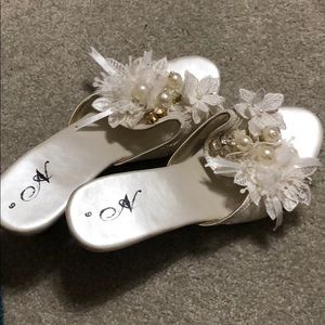 Custom-made white pearl sandals